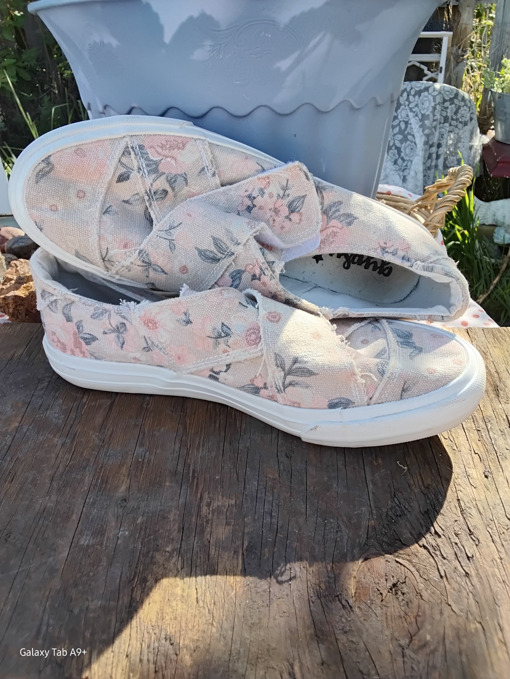 Gypsy Jazz Floral Slip On Sneakers Women’s Size 10 Casual Canvas Shoes